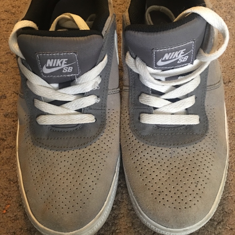 Nike sneakers youth